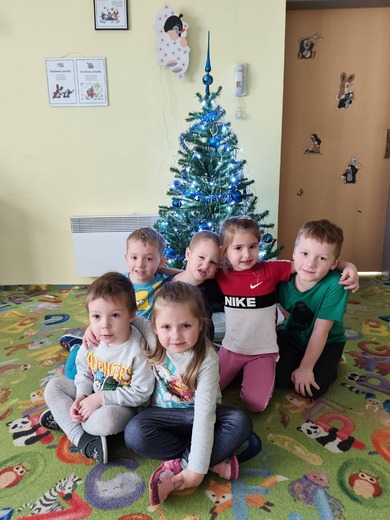 Zdobení vánočního stromečku ve školce 11.12.25